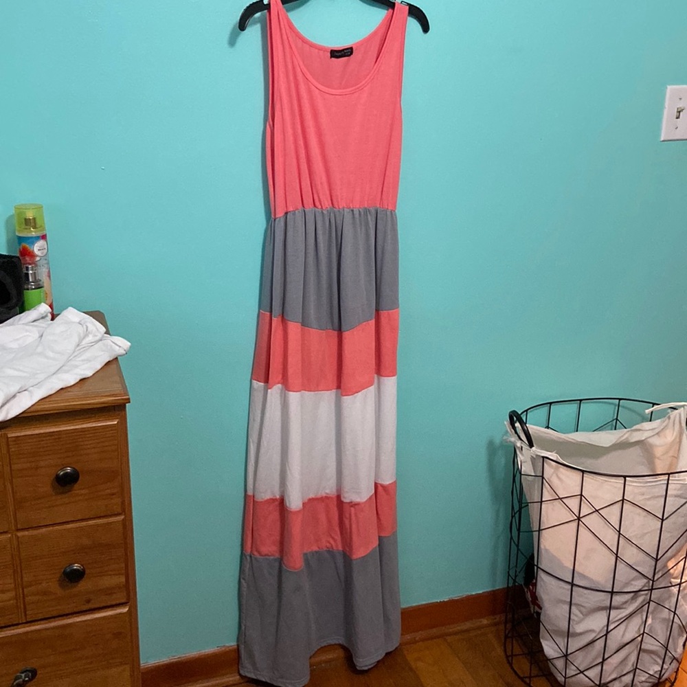 Sleeveless dress - size M
